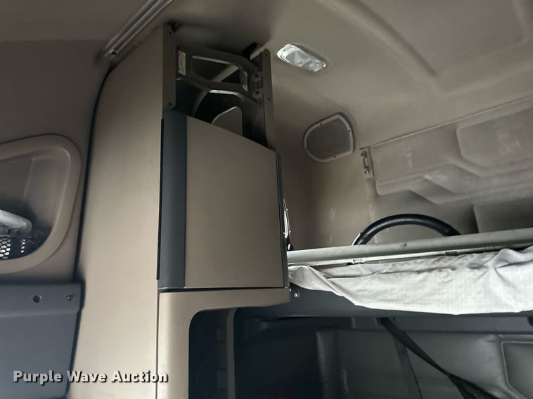 image for item YA0105 2014 Freightliner Cascadia 125 semi truck