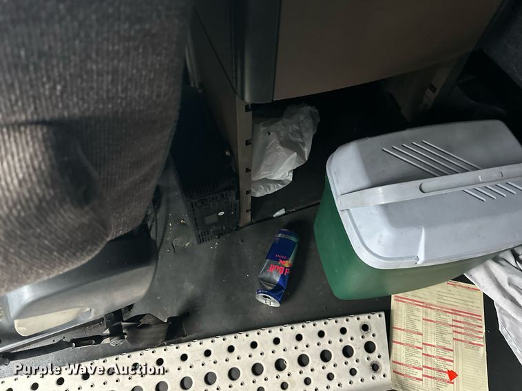 image for item YA0105 2014 Freightliner Cascadia 125 semi truck