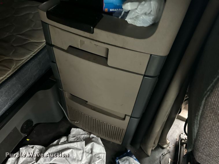 image for item YA0105 2014 Freightliner Cascadia 125 semi truck