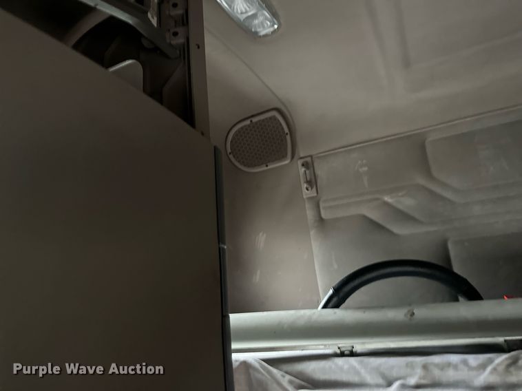 image for item YA0105 2014 Freightliner Cascadia 125 semi truck