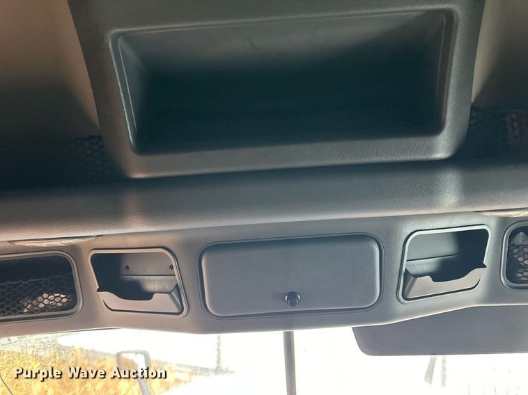 image for item YA0105 2014 Freightliner Cascadia 125 semi truck