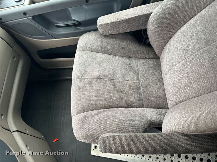 image for item YA0105 2014 Freightliner Cascadia 125 semi truck