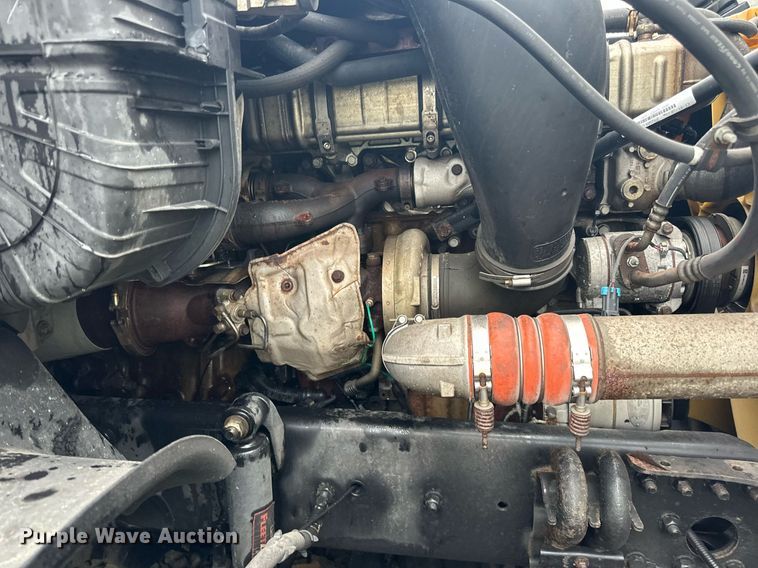 image for item YA0105 2014 Freightliner Cascadia 125 semi truck