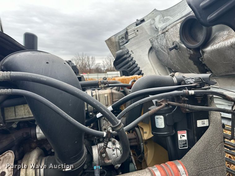 image for item YA0105 2014 Freightliner Cascadia 125 semi truck