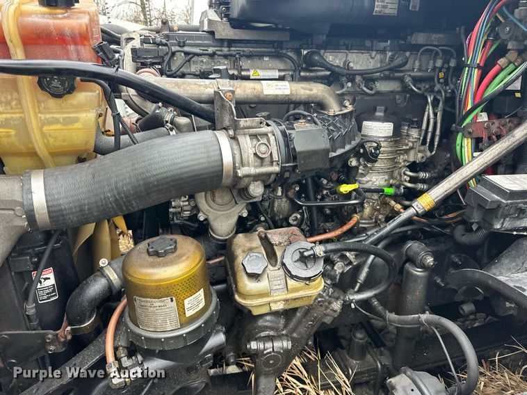 image for item YA0105 2014 Freightliner Cascadia 125 semi truck