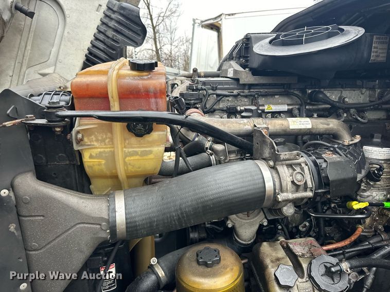 image for item YA0105 2014 Freightliner Cascadia 125 semi truck