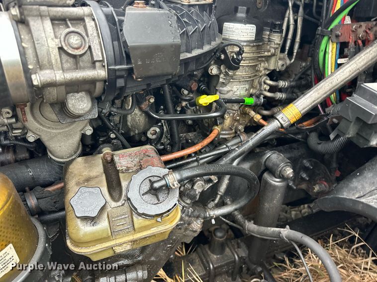 image for item YA0105 2014 Freightliner Cascadia 125 semi truck