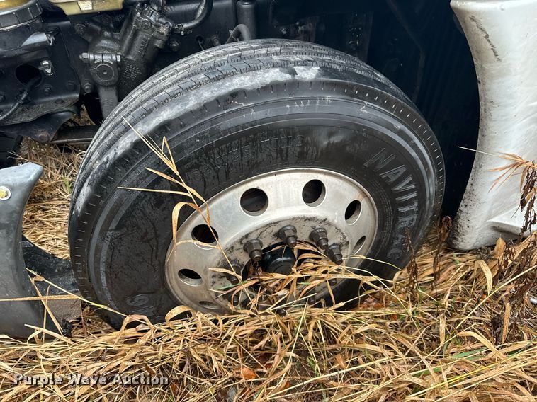 image for item YA0105 2014 Freightliner Cascadia 125 semi truck