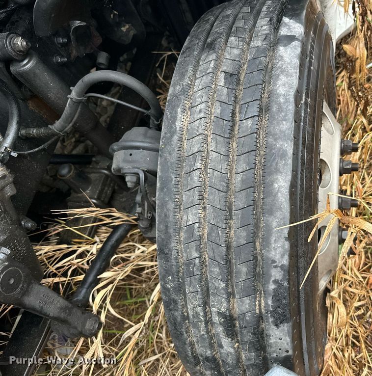 image for item YA0105 2014 Freightliner Cascadia 125 semi truck