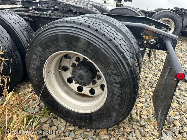 image for item YA0105 2014 Freightliner Cascadia 125 semi truck