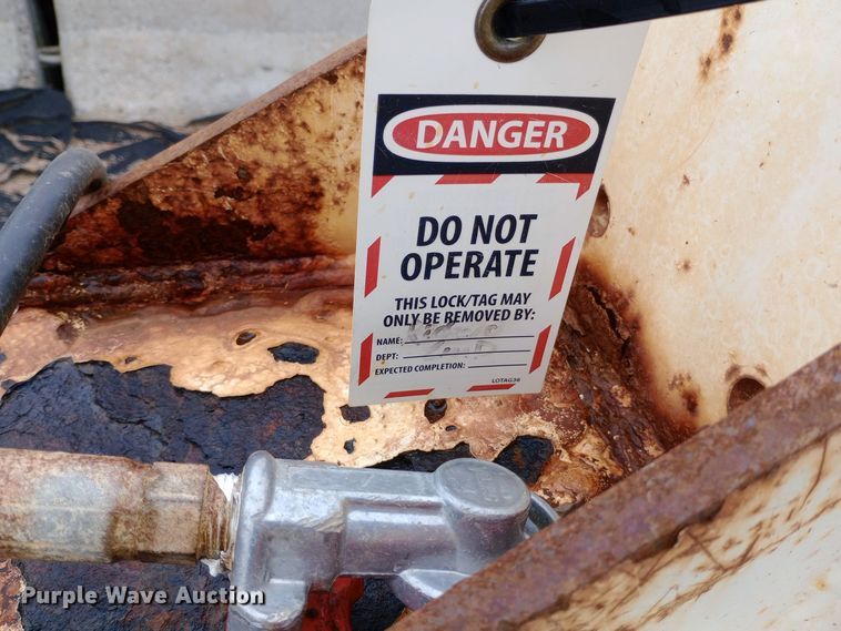 image for item DH1438 2003 Landoll tilt deck equipment trailer