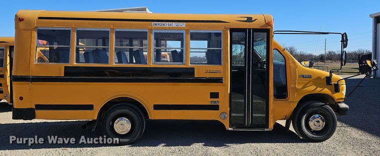 image for item DO7720 2000 Blue Bird E350 Super Duty school bus