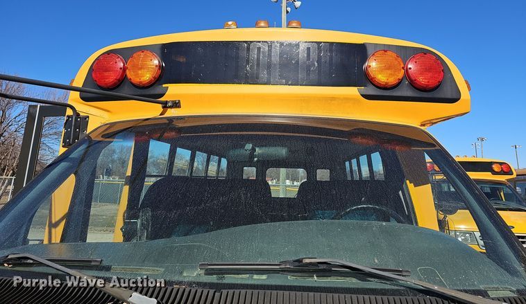 image for item DO7720 2000 Blue Bird E350 Super Duty school bus