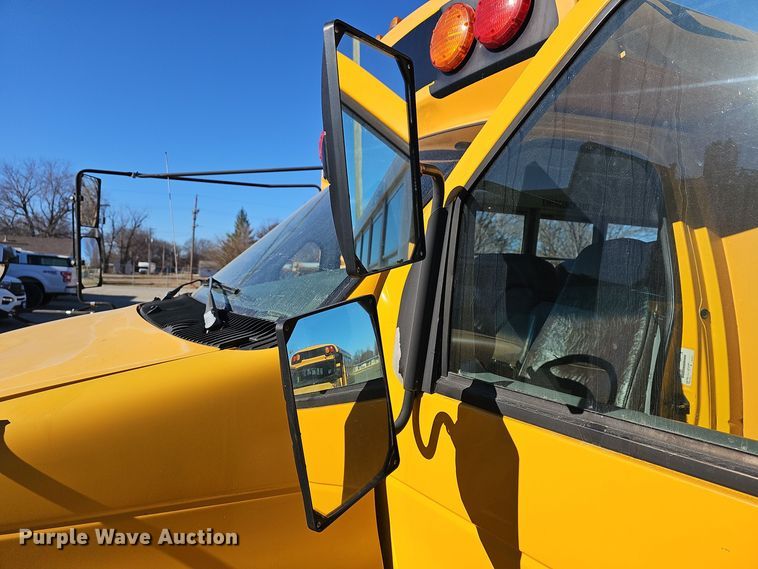 image for item DO7720 2000 Blue Bird E350 Super Duty school bus