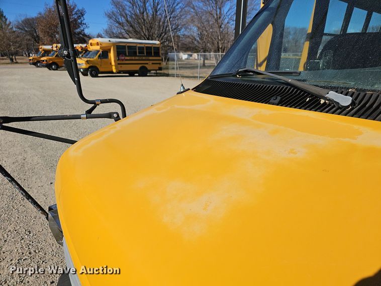 image for item DO7720 2000 Blue Bird E350 Super Duty school bus