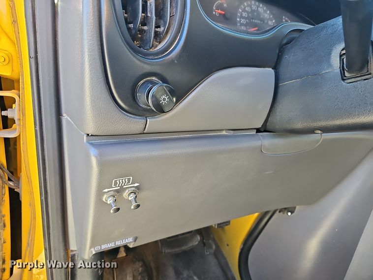 image for item DO7720 2000 Blue Bird E350 Super Duty school bus