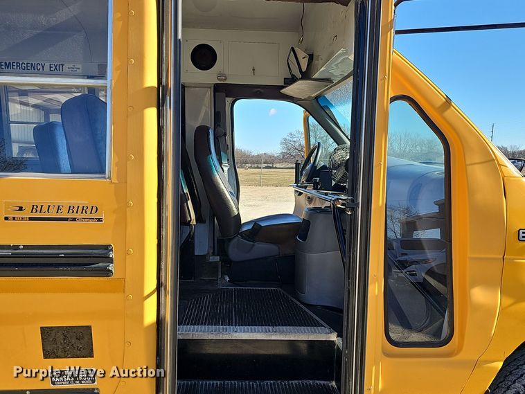 image for item DO7720 2000 Blue Bird E350 Super Duty school bus
