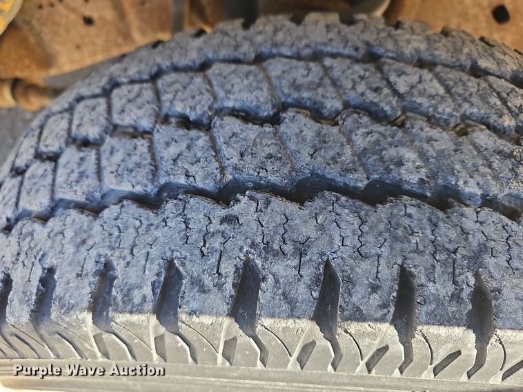 image for item DO7720 2000 Blue Bird E350 Super Duty school bus