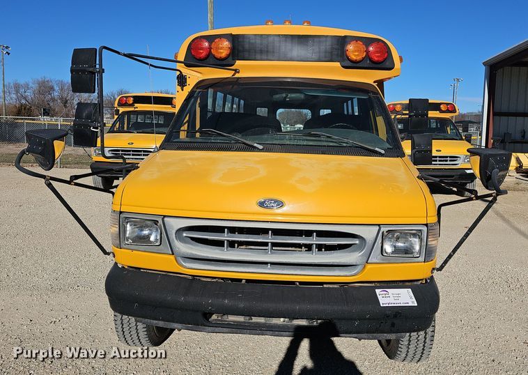 image for item DO7721 2000 Blue Bird E350 Super Duty school bus