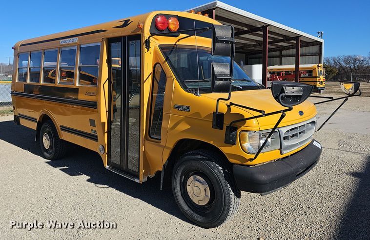 image for item DO7721 2000 Blue Bird E350 Super Duty school bus