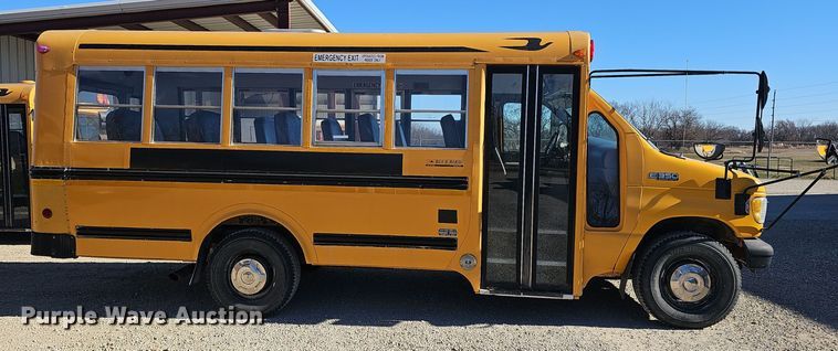 image for item DO7721 2000 Blue Bird E350 Super Duty school bus