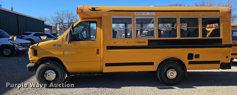 image for item DO7721 2000 Blue Bird E350 Super Duty school bus