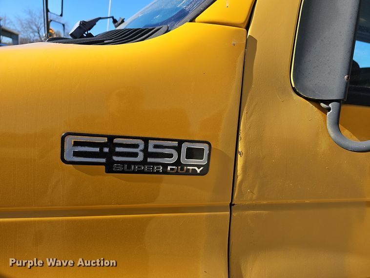 image for item DO7721 2000 Blue Bird E350 Super Duty school bus