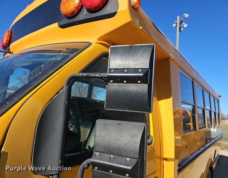 image for item DO7721 2000 Blue Bird E350 Super Duty school bus