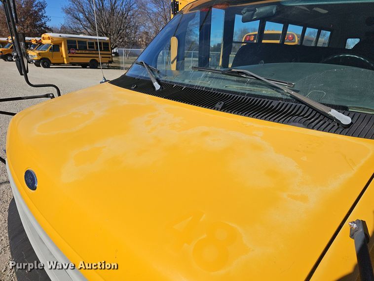 image for item DO7721 2000 Blue Bird E350 Super Duty school bus