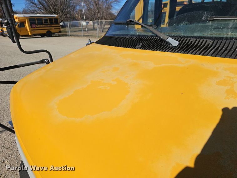 image for item DO7721 2000 Blue Bird E350 Super Duty school bus