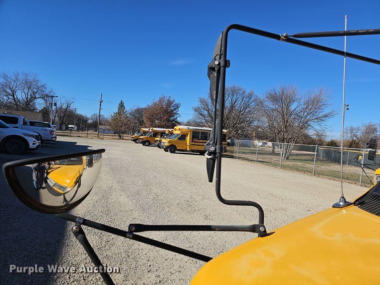 image for item DO7721 2000 Blue Bird E350 Super Duty school bus