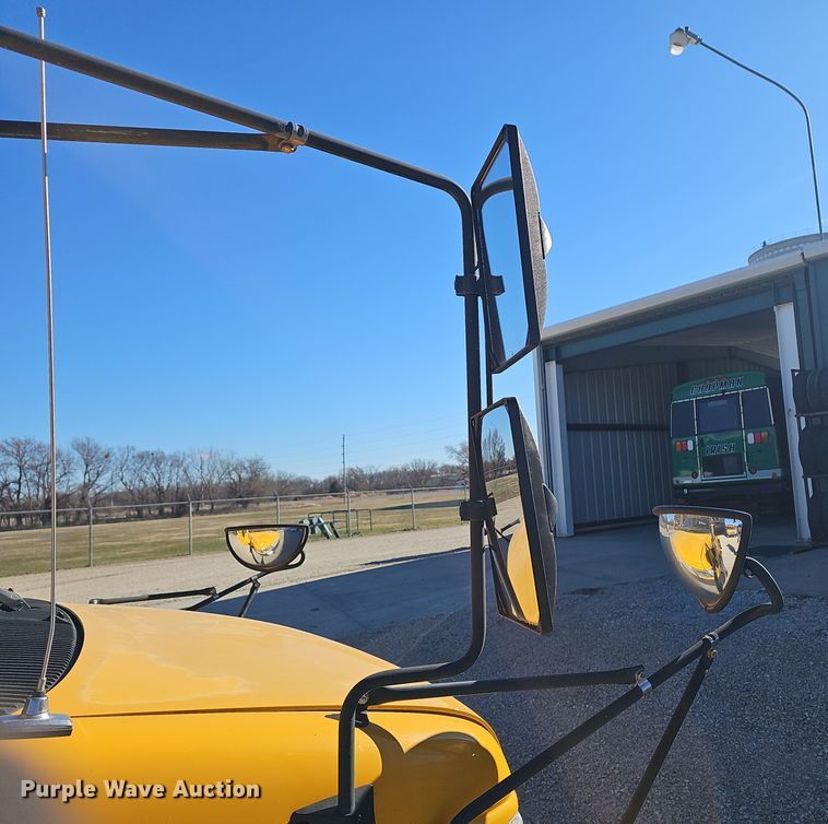 image for item DO7721 2000 Blue Bird E350 Super Duty school bus