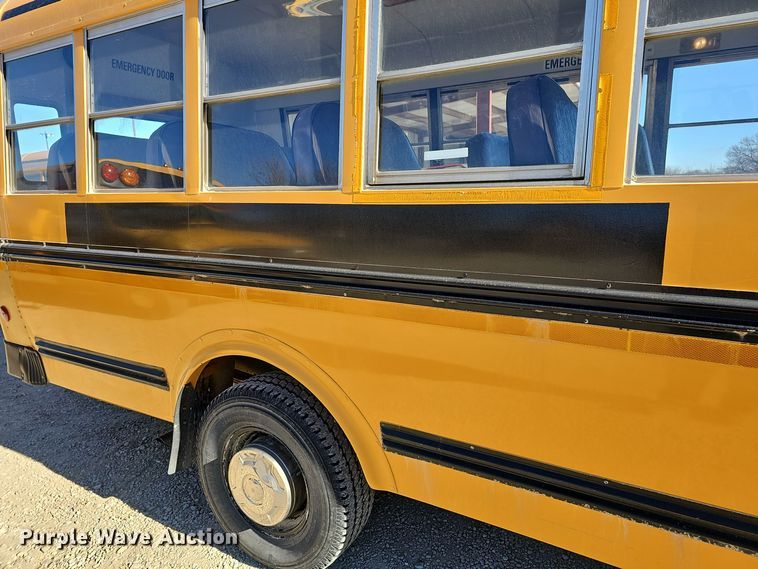 image for item DO7721 2000 Blue Bird E350 Super Duty school bus