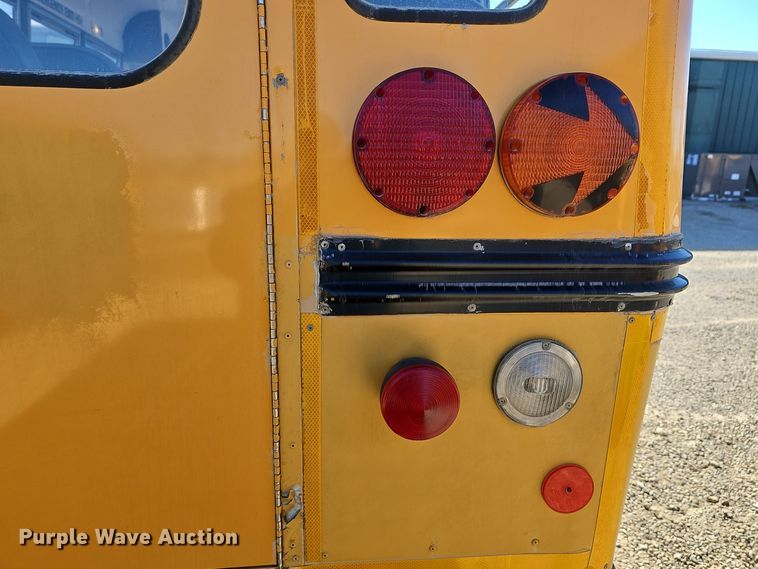 image for item DO7721 2000 Blue Bird E350 Super Duty school bus