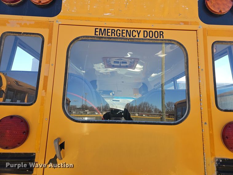 image for item DO7721 2000 Blue Bird E350 Super Duty school bus