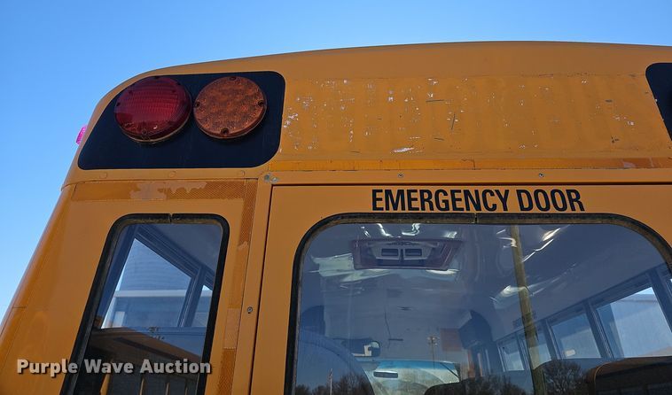 image for item DO7721 2000 Blue Bird E350 Super Duty school bus