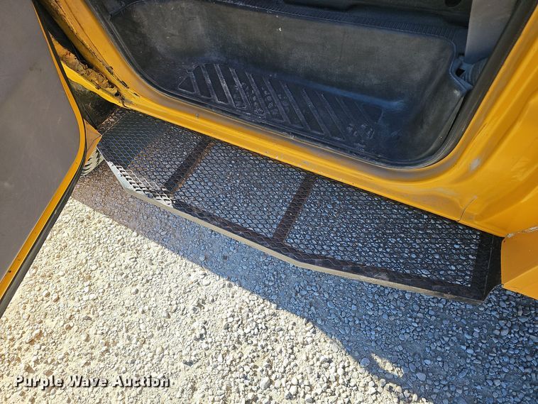 image for item DO7721 2000 Blue Bird E350 Super Duty school bus