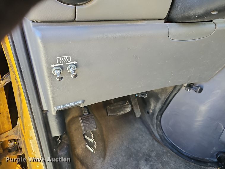 image for item DO7721 2000 Blue Bird E350 Super Duty school bus