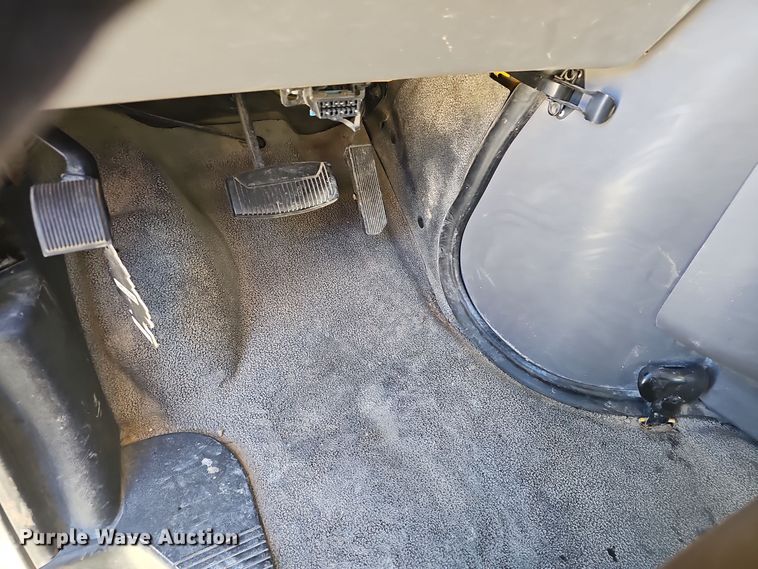 image for item DO7721 2000 Blue Bird E350 Super Duty school bus