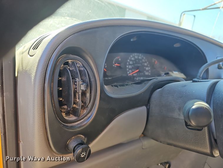 image for item DO7721 2000 Blue Bird E350 Super Duty school bus