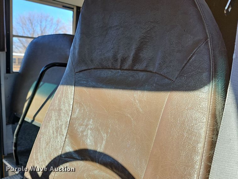 image for item DO7721 2000 Blue Bird E350 Super Duty school bus