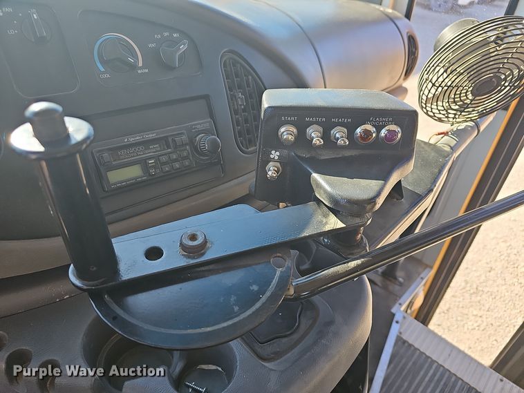 image for item DO7721 2000 Blue Bird E350 Super Duty school bus