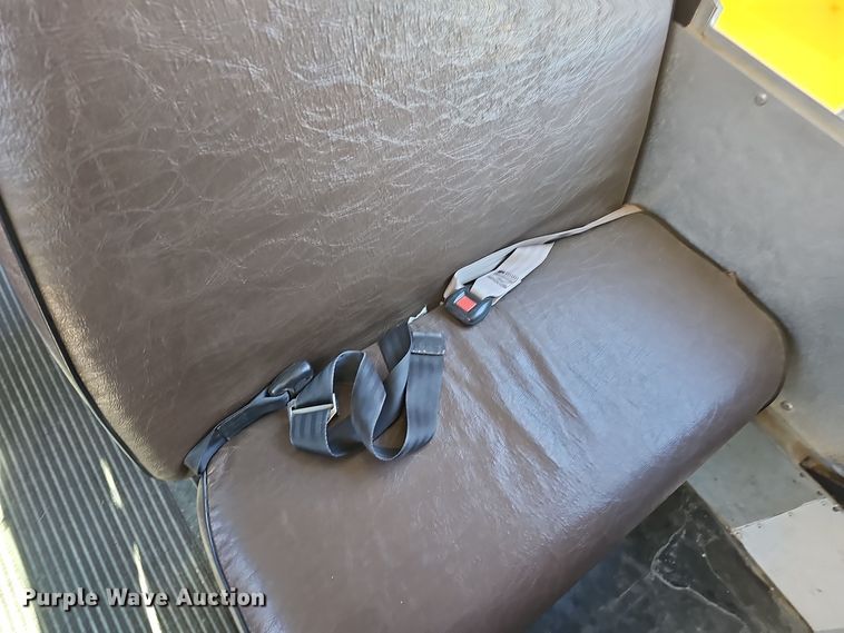 image for item DO7721 2000 Blue Bird E350 Super Duty school bus