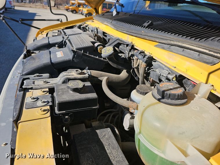 image for item DO7721 2000 Blue Bird E350 Super Duty school bus