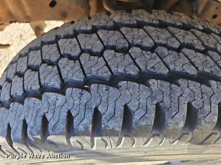 image for item DO7721 2000 Blue Bird E350 Super Duty school bus