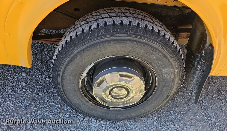 image for item DO7721 2000 Blue Bird E350 Super Duty school bus