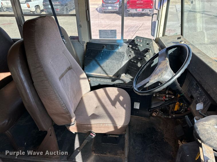 image for item DP6078 1997 International 3800 school bus