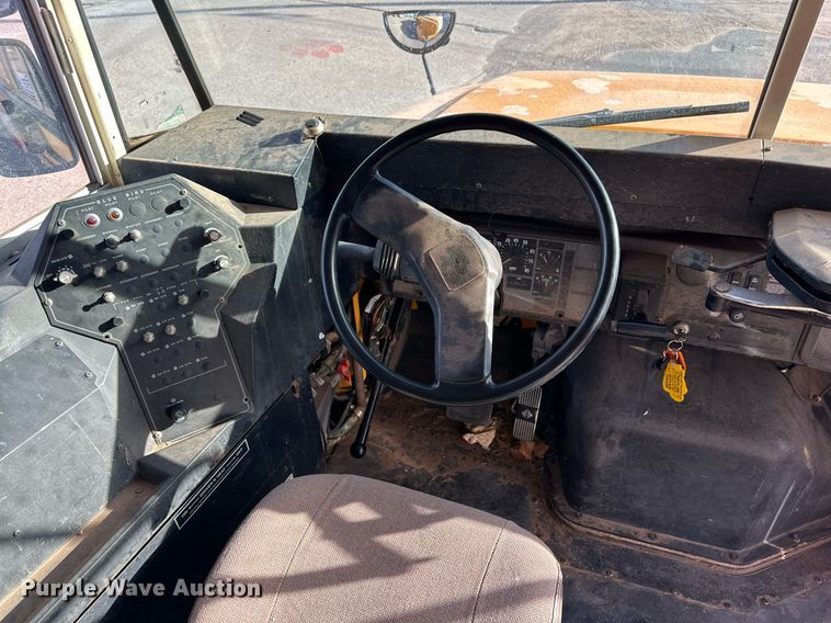 image for item DP6078 1997 International 3800 school bus