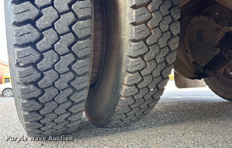 image for item DP6078 1997 International 3800 school bus