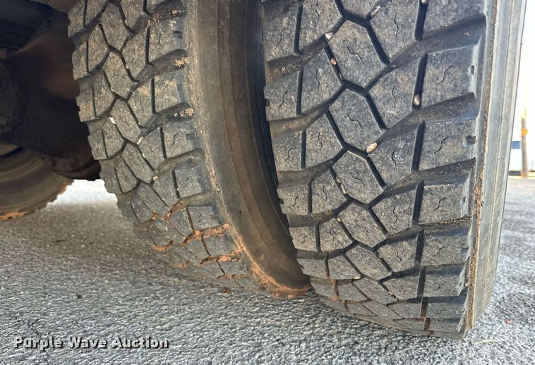 image for item DP6079 1999 Bluebird TC2000 school bus